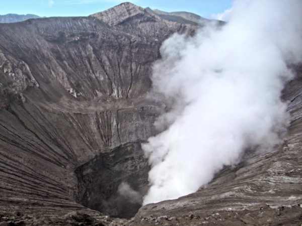  Kawah  Gunung Bromo  Yang Kelihatan Indah Dan Menarik www 